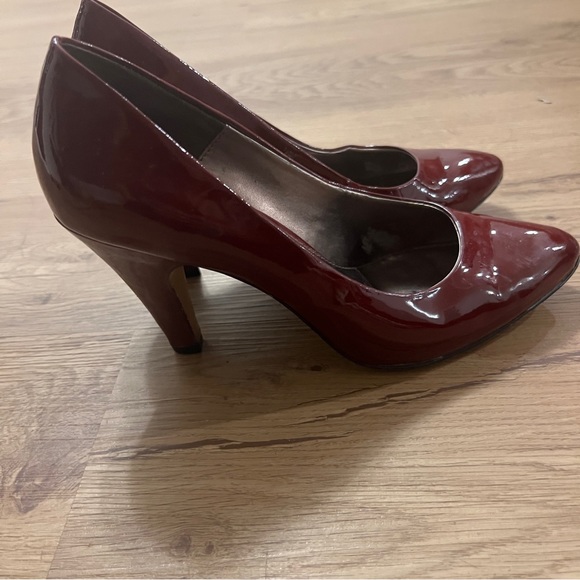 Isola Red Stiletto Pumps size 6 1/2 - Picture 7 of 8